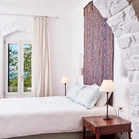 Paros Sleeps 10 Pool Air Con Wifi T478599 Villa *